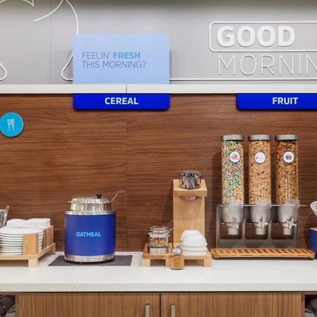 Holiday Inn Express & Suites Clinton By Ihg Ngoại thất bức ảnh