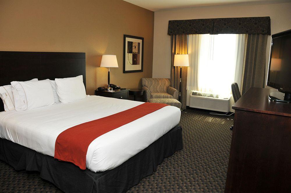 Holiday Inn Express & Suites Clinton By Ihg Phòng bức ảnh
