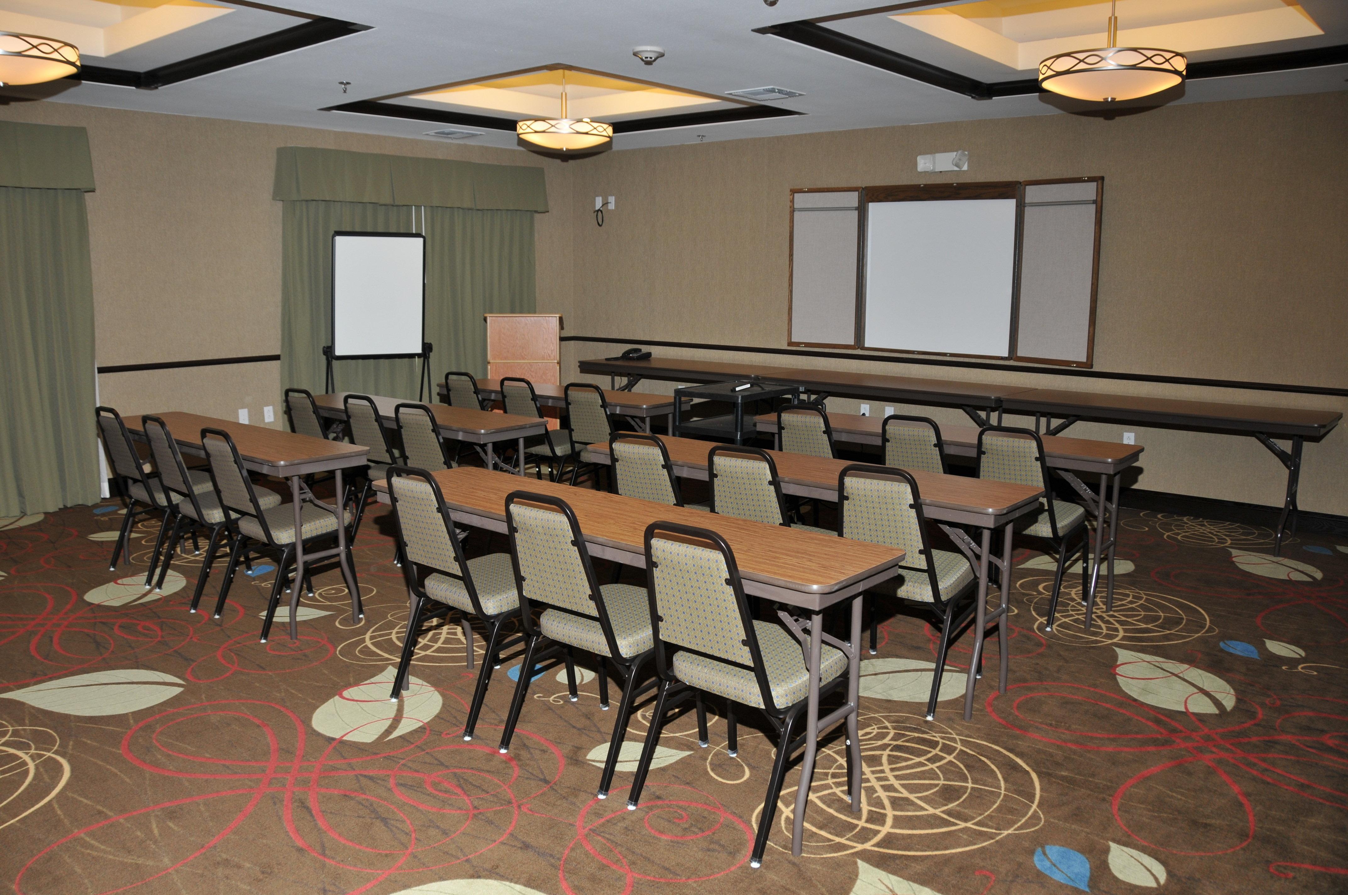 Holiday Inn Express & Suites Clinton By Ihg Kinh doanh bức ảnh