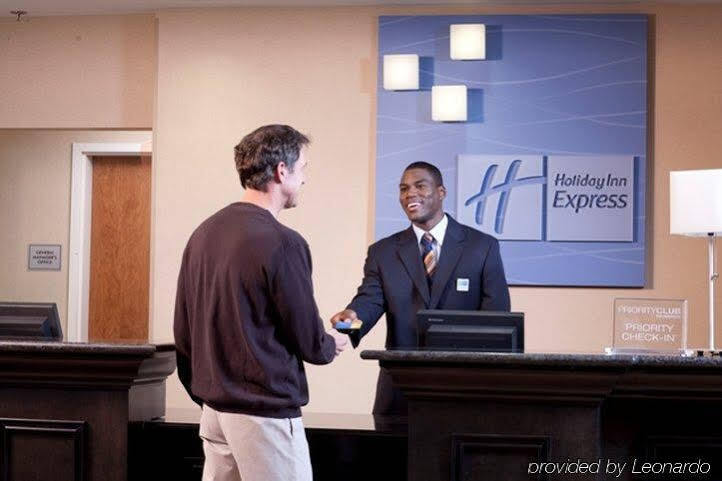 Holiday Inn Express & Suites Clinton By Ihg Ngoại thất bức ảnh
